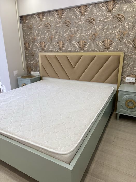 Кровать 180*220 с тумбами