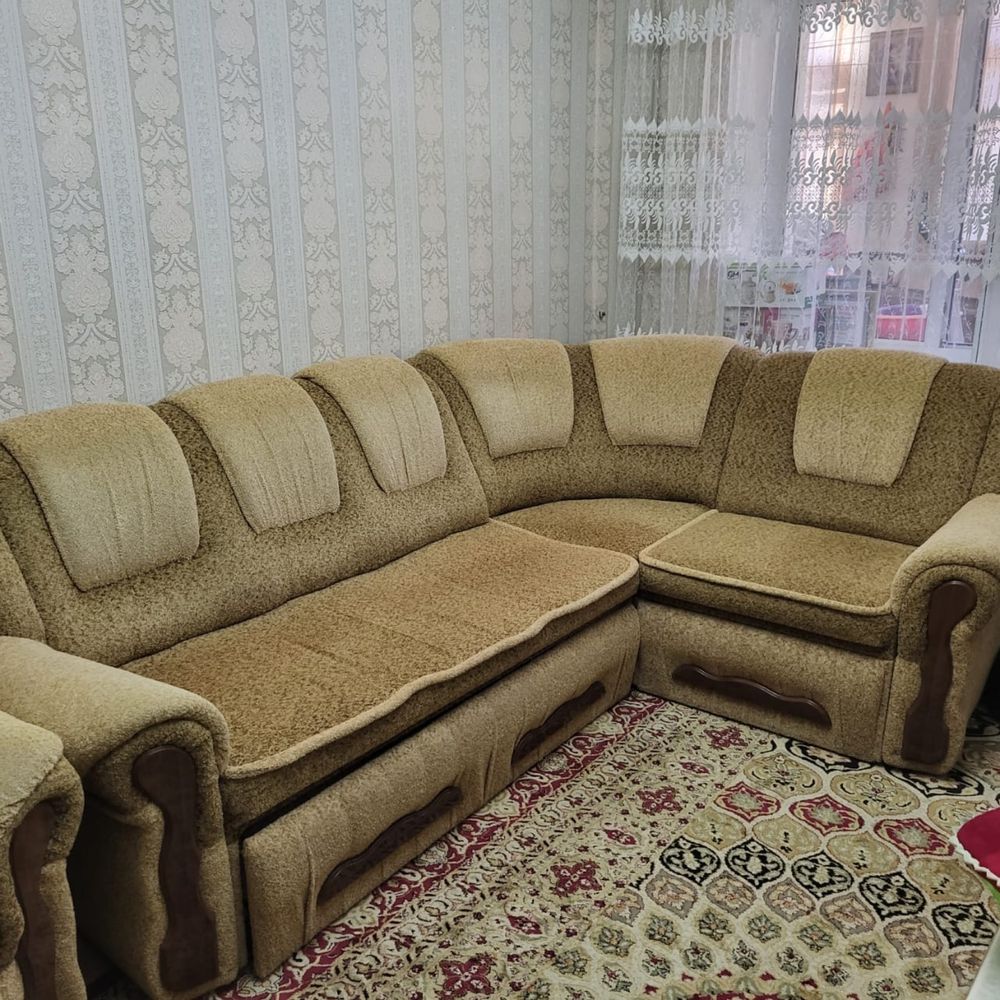 Продается диван угловой с креслом б/у