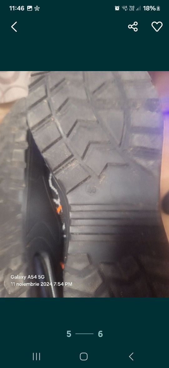 Vand 3perechi bocanci  petrom   nr 44 si una 45