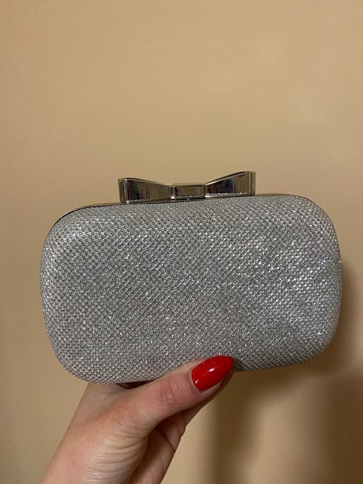 Елегантна и стилна чантичка