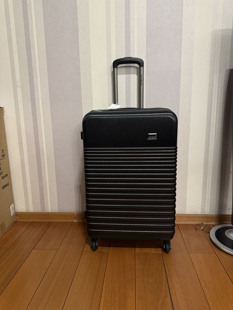 Комплект чемоданов SAMSONITE ( 2 чемодана в комплекте), новый.