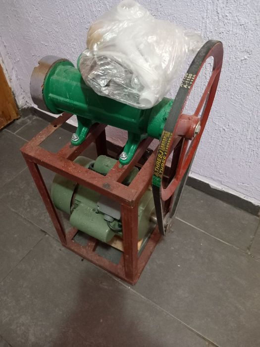 Електрическа месомелачка