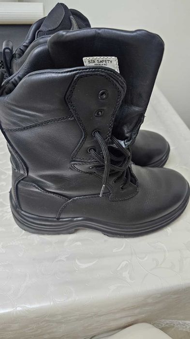 Bocanci Militaei de iarna din Piele