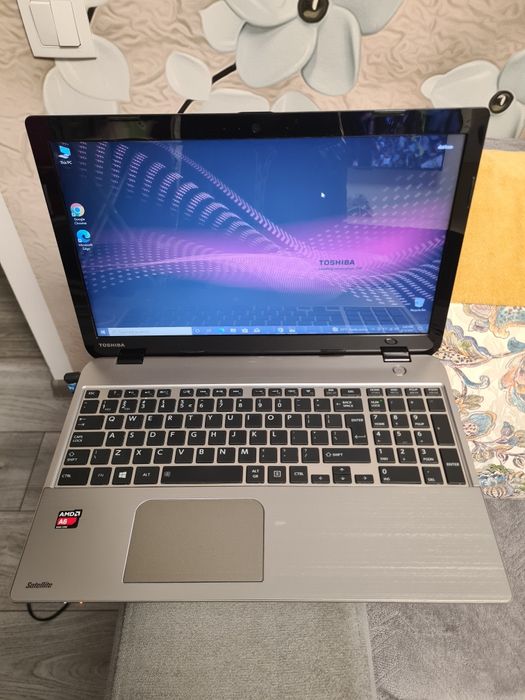 Laptop Toshiba Amd A6 quad core 8gb hdd 500gb 15,6"led slim hd