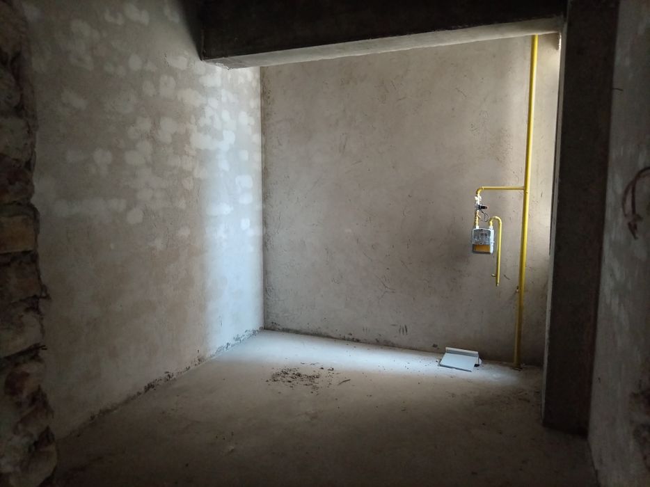 Jondor yangi bozor yonida 2 xonali kvartira tez va arzon sotiladi. May