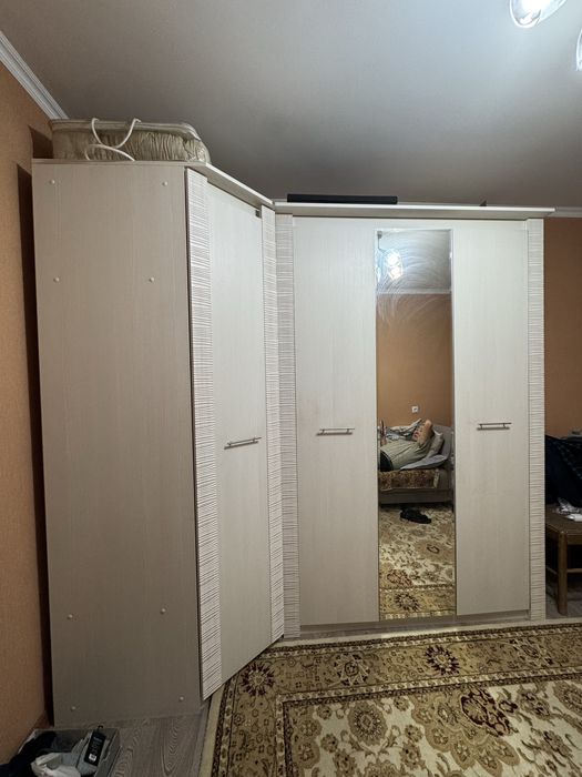 Продам шкаф (2 секции - угловой и прямой)