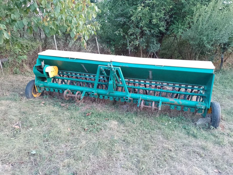 Semanatoare porumb , paioase , disc , plug tractor