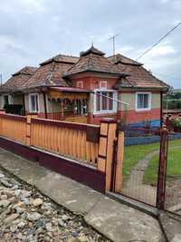 Casa 2 camere, 4 anexe in comuna Ceanu Mare