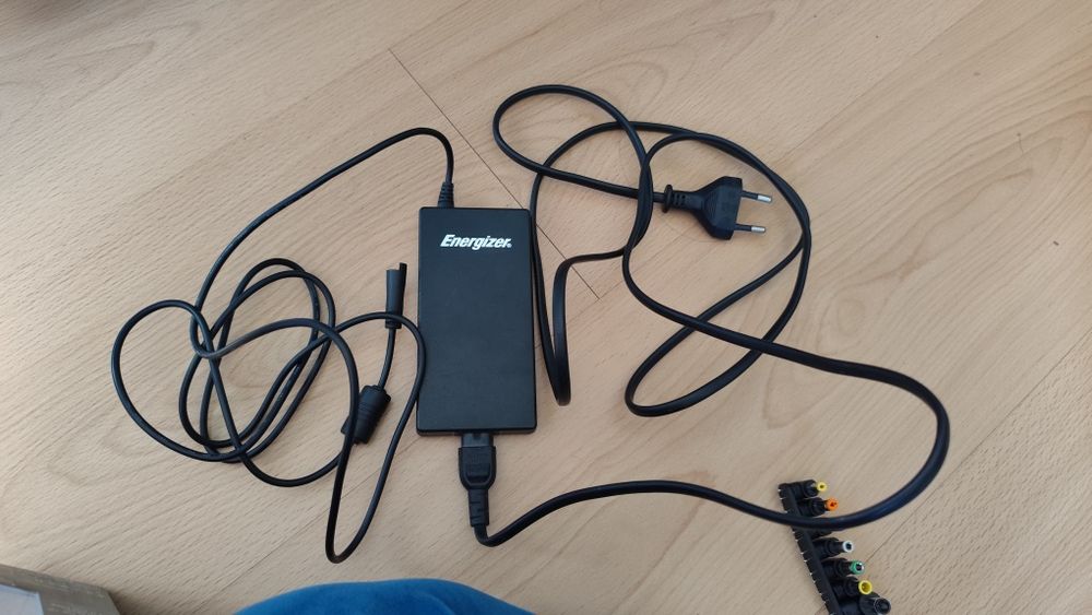 Мрежово Универсално зарядно за лаптоп ENERGIZER, 90W, Черно