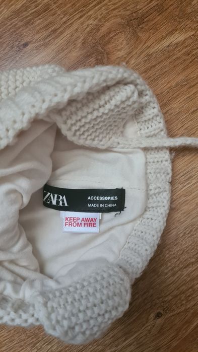 Salopeta toamna bebelusi H&M si caciula Zara