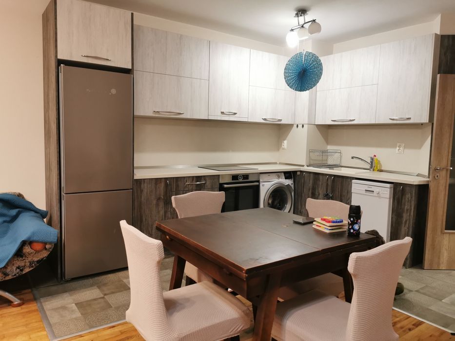 Тристаен апартамент под наем Варна кв. Бриз Варна  с паркомясто 1200лв