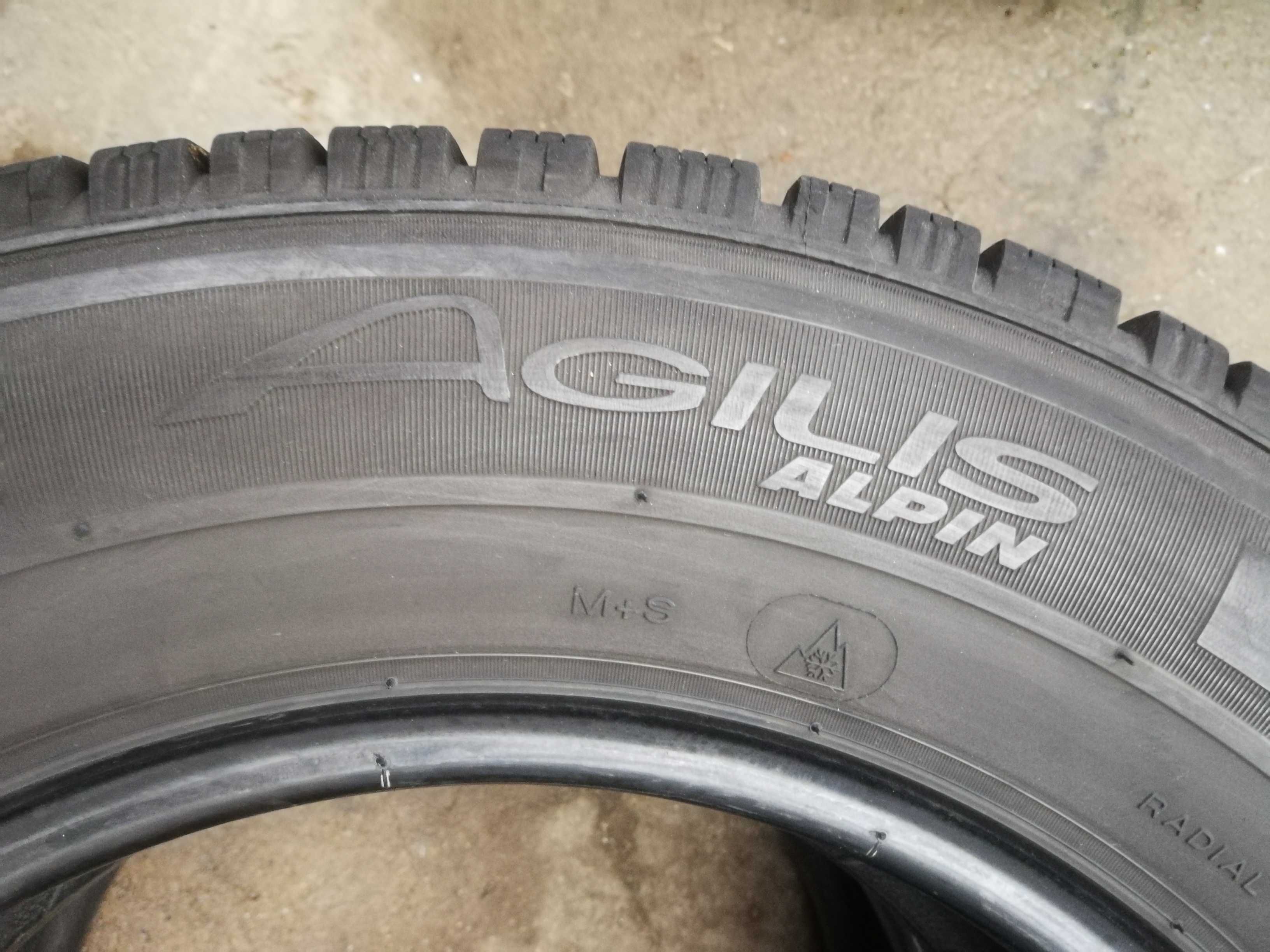 2 бусови зимни гуми R16C 235/65 Michelin Agilis Alpin 115/113R M+S 8PR