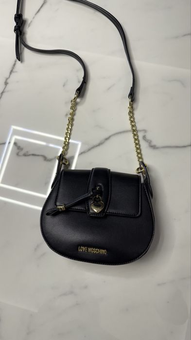 Чанта на Love moschino