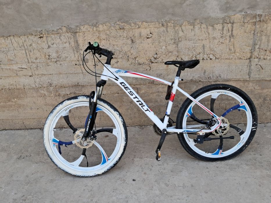 Велосипед сатылады 2шт в хорошем состояние доставка есть кому интересо