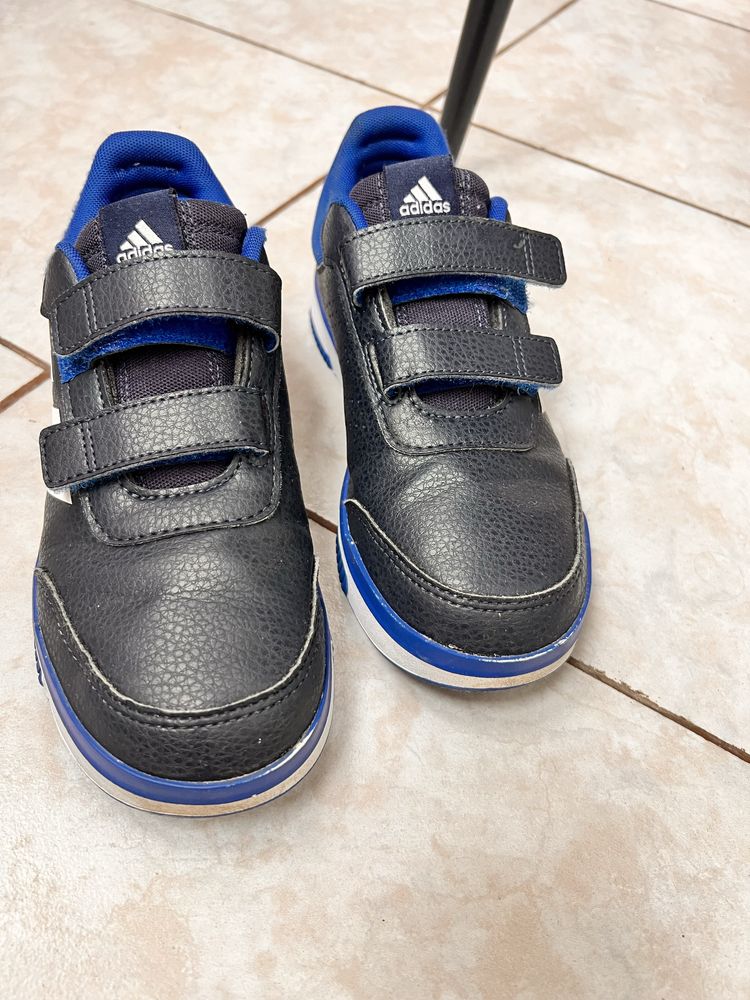 Маратонки adidas и Nike