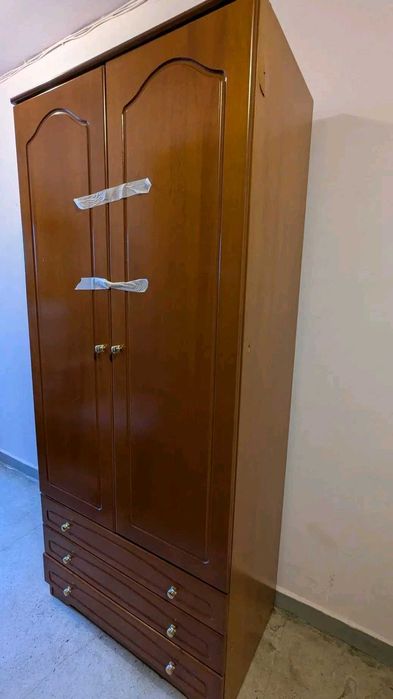 Обещан - Двукрил гардероб