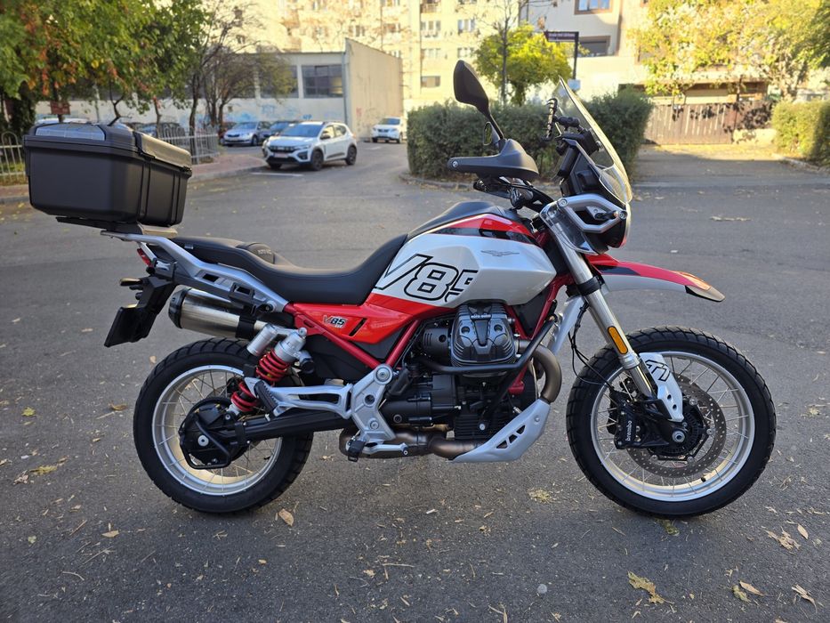 Moto Guzzi V85 TT 2024