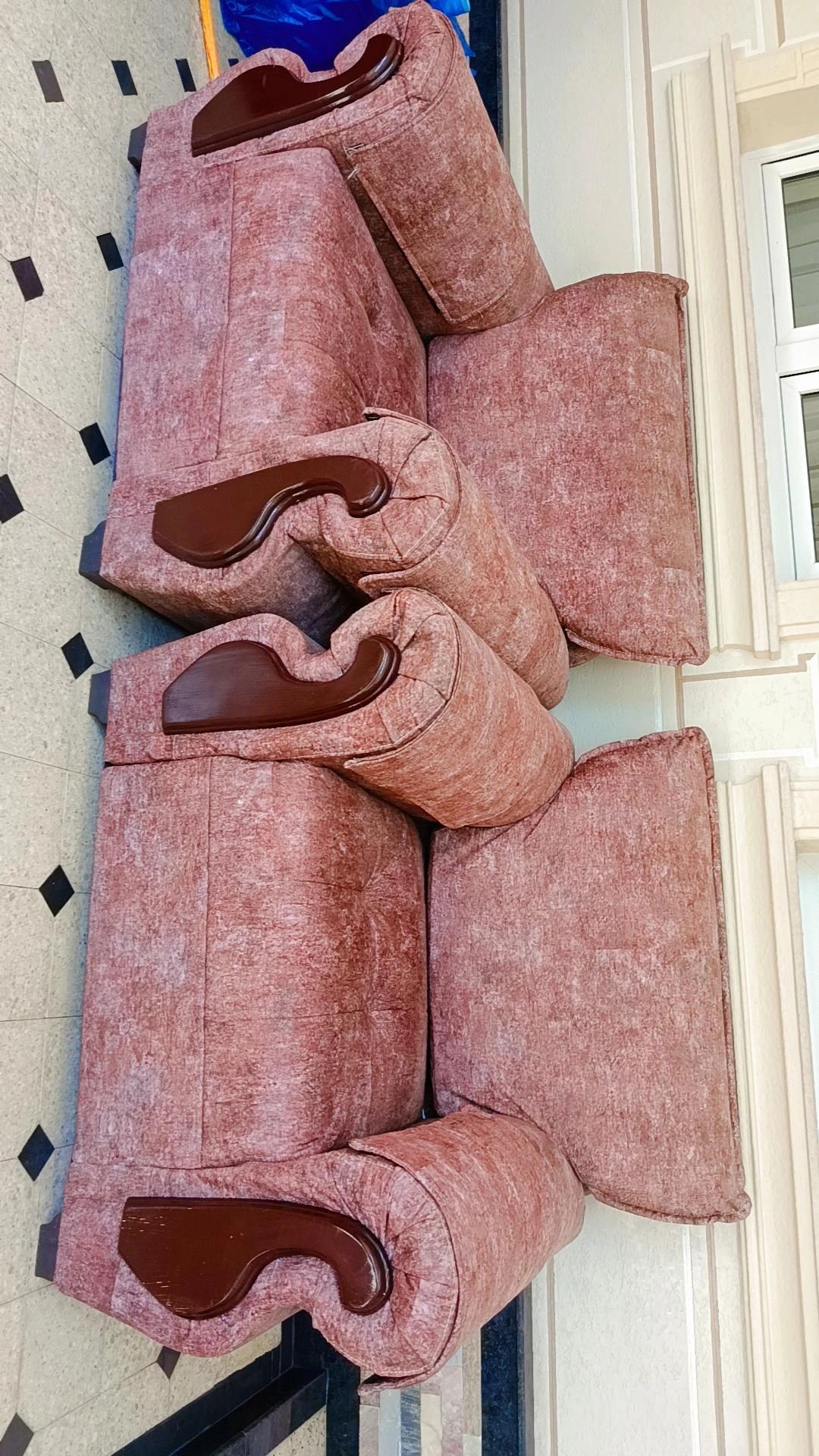 Divan kreslo sotiladi xolati zor