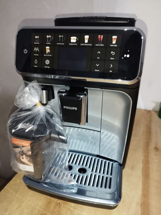 Espressor automat Philips seria 5500 LatteGo 2025
