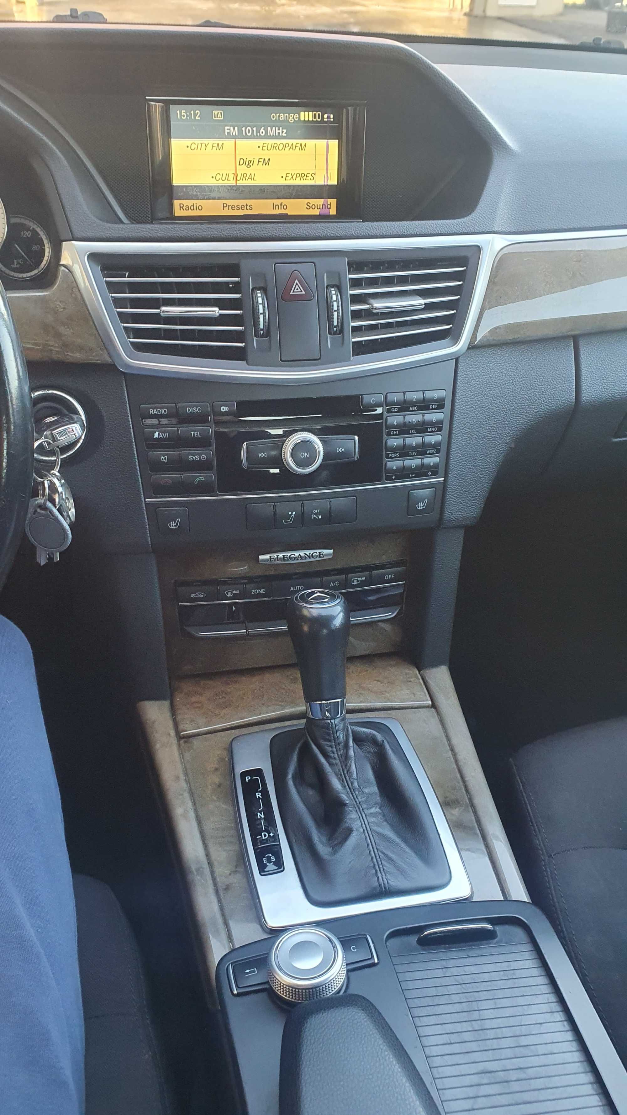 Vând Mercedes e250