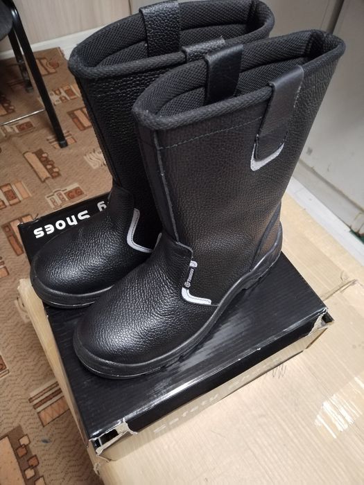 Продам рабочие сапоги 41 размер.