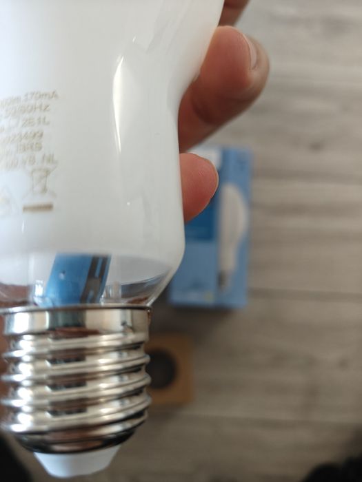 Vand 2 becuri Philips TrueForce Core 18W Led 3000 lumen noi