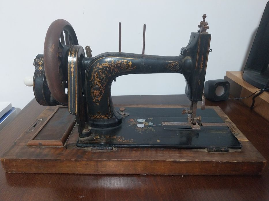 Aștept oferte Mașina de cusut Singer
