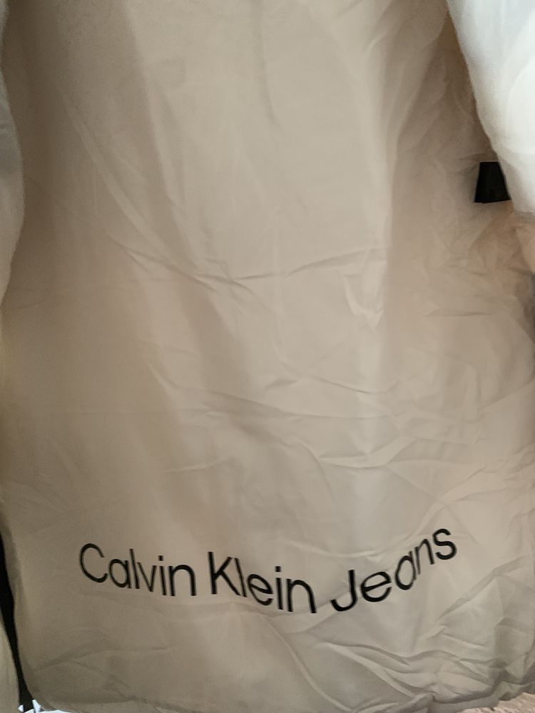 Куртка Calvin Klein!