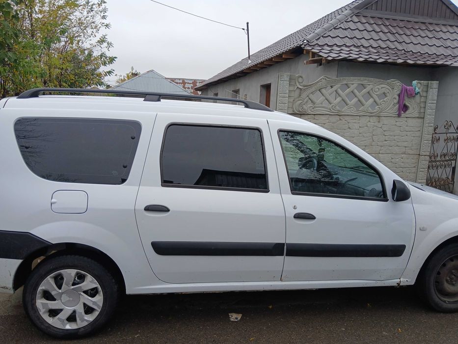 Vând Logan MCV in 7 locuri