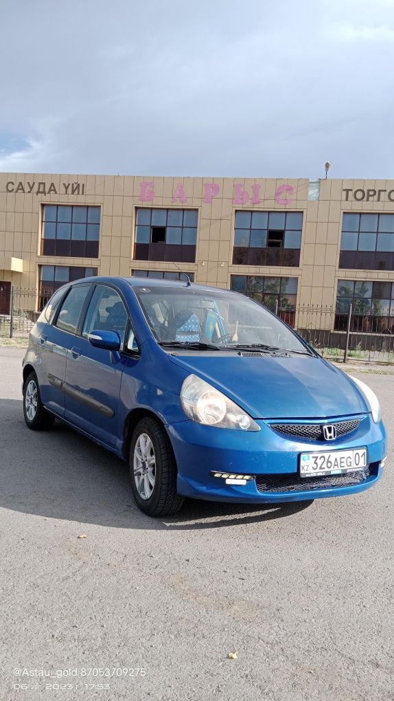 Авто машина Honda jazz обьем 1,3 легковой автомобиль