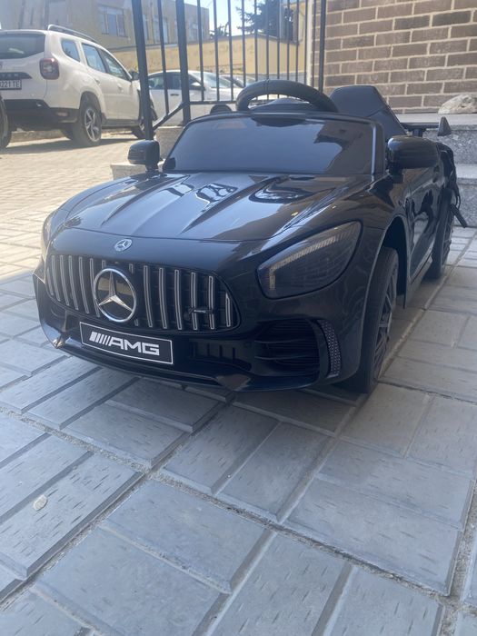 Детска акумулаторна кола Mercedes AMG GT R