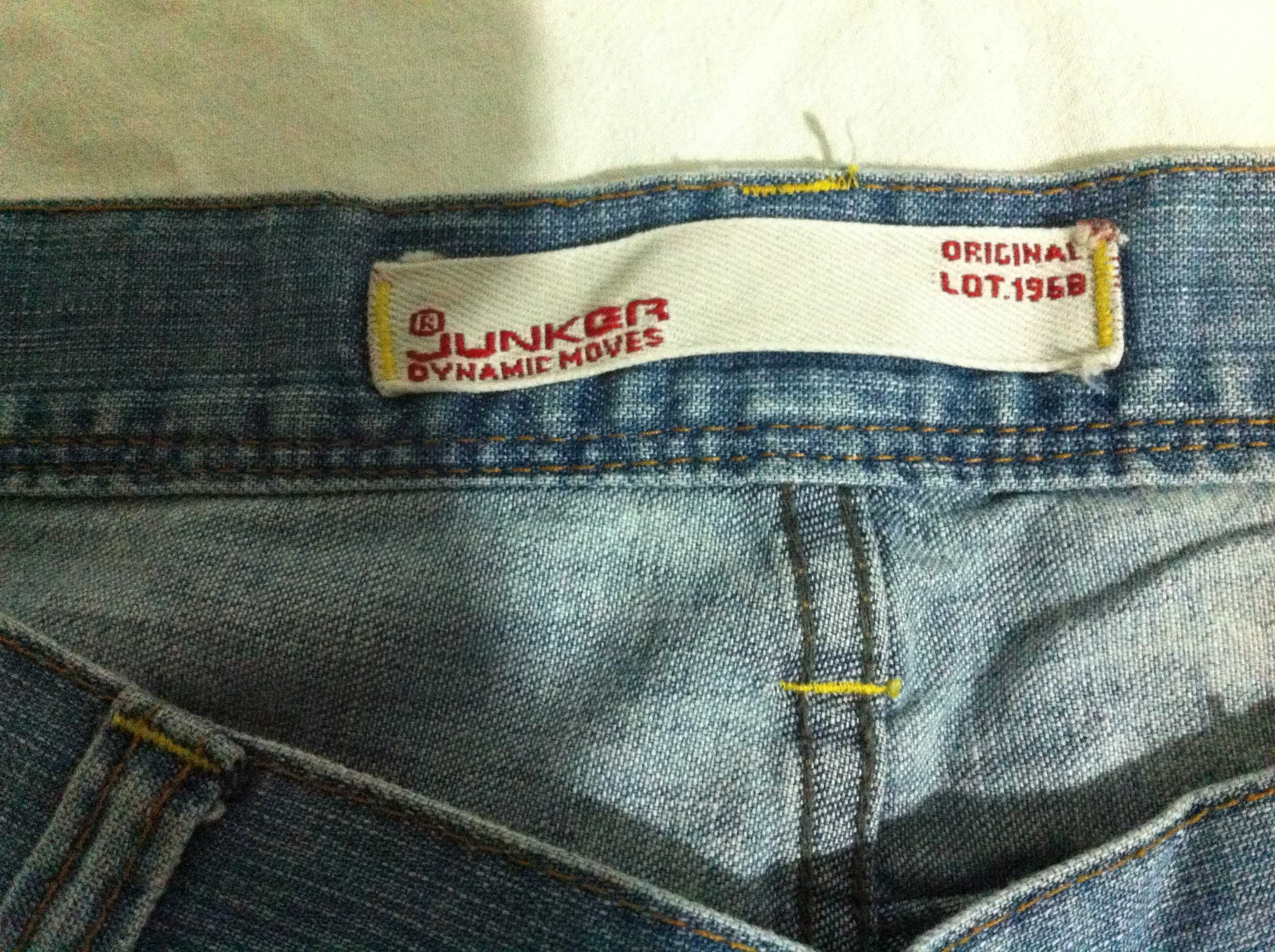 Original Junker Jeans   -- Banii merg la un baiat bolnav.