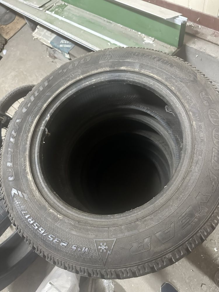 Зимняя резина 235/65 R17