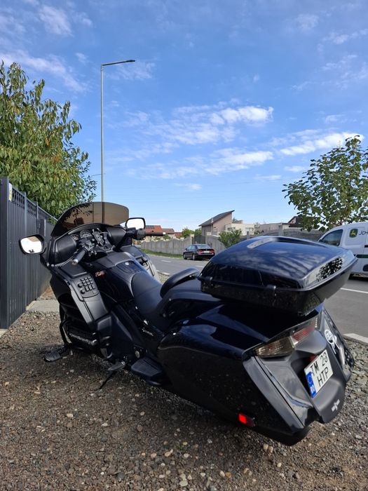 Motociclete HONDA Goldwing F6B si Hornet