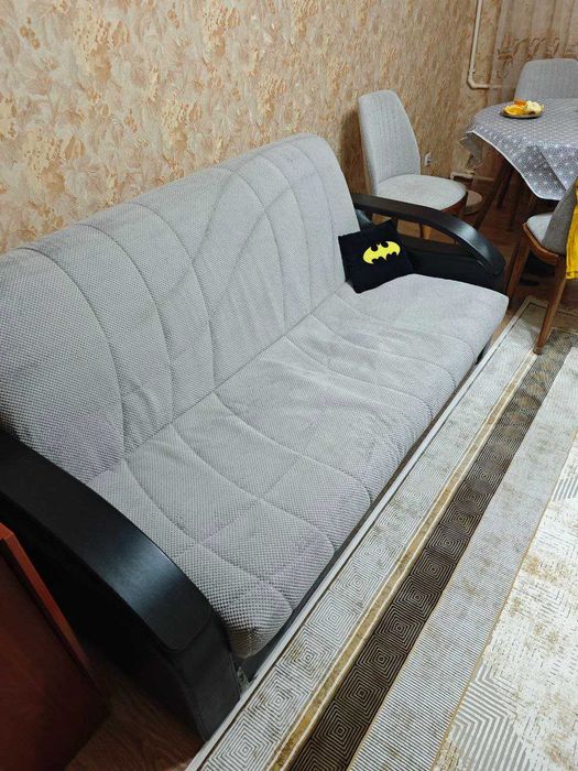 Диван трехместный