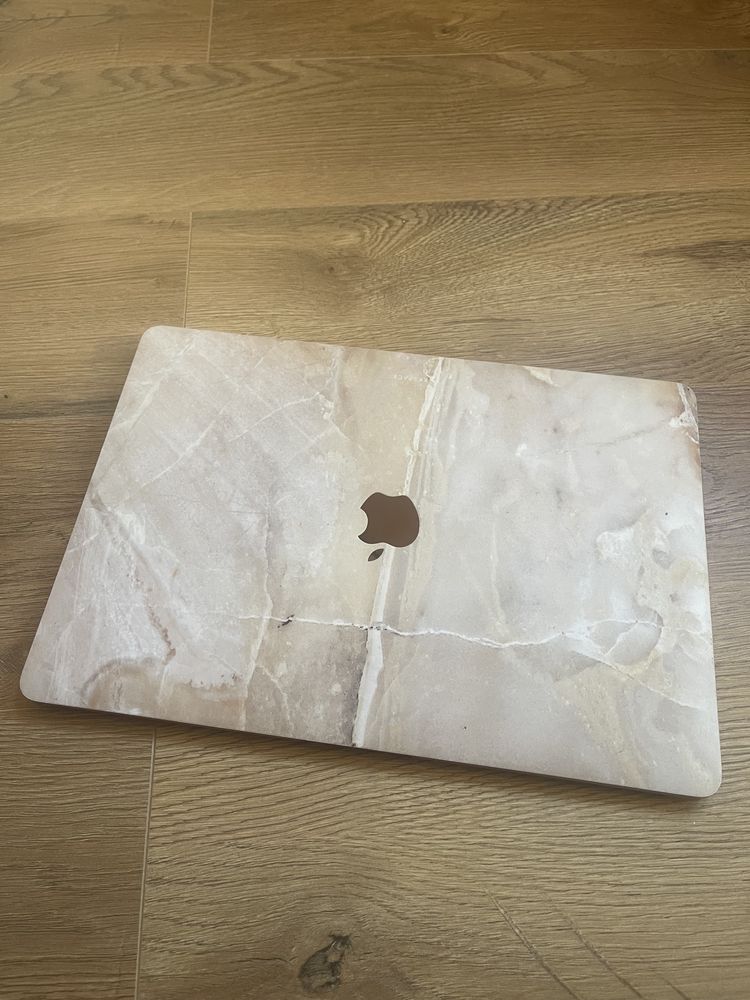 MacBook M1 2020 года