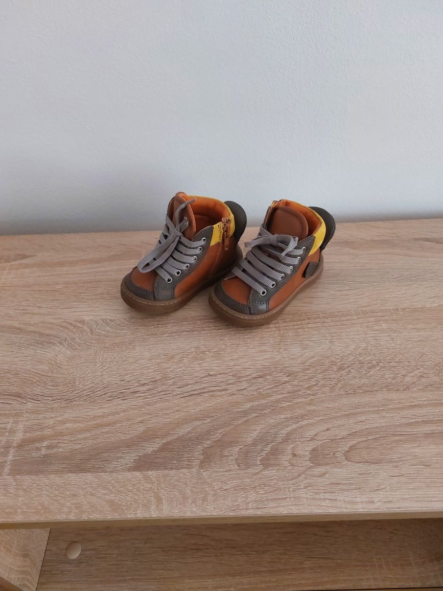Ghete bebe piele