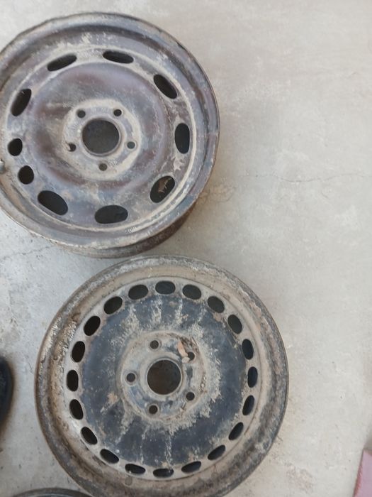 Диски 15 размер 5тесік аудиге с 4 . Диска 13 тік 1 шт бар..