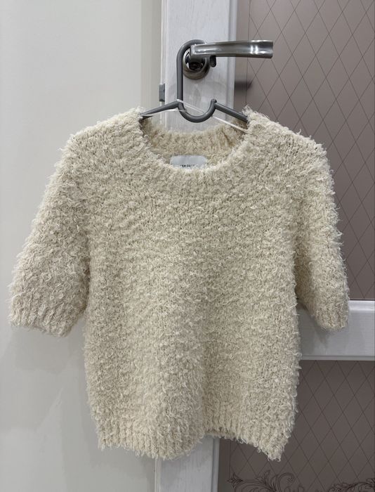 Юбка Mango джинсовая, кофта HM пушистая