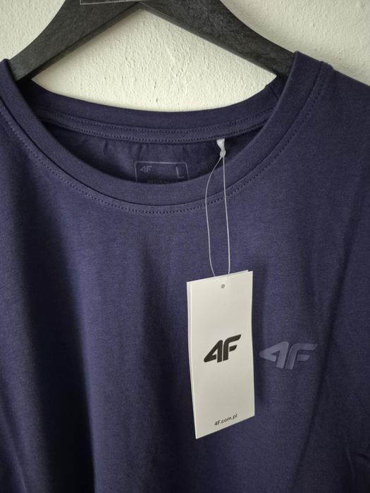 Нова мъжка тениска , размер Л, марката е 4F