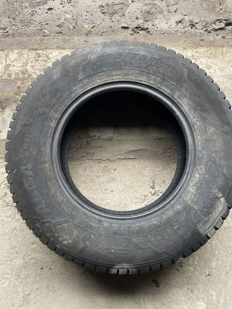 Продам шипованную резину