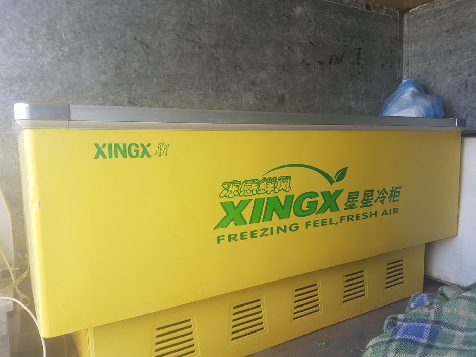 Продам два морозильных лоря верх стекло