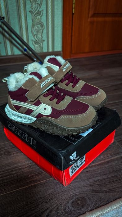 Продам осенние ботинки, новые, на девочку, размер 31 маломерят