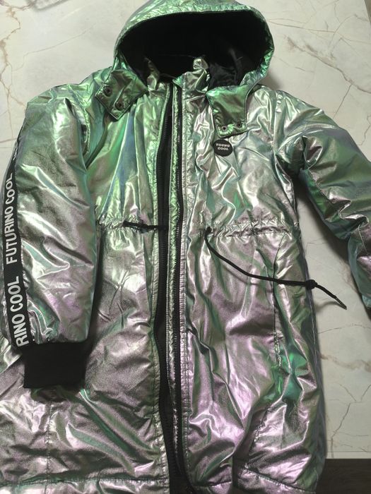 Продам куртку для девочки осень