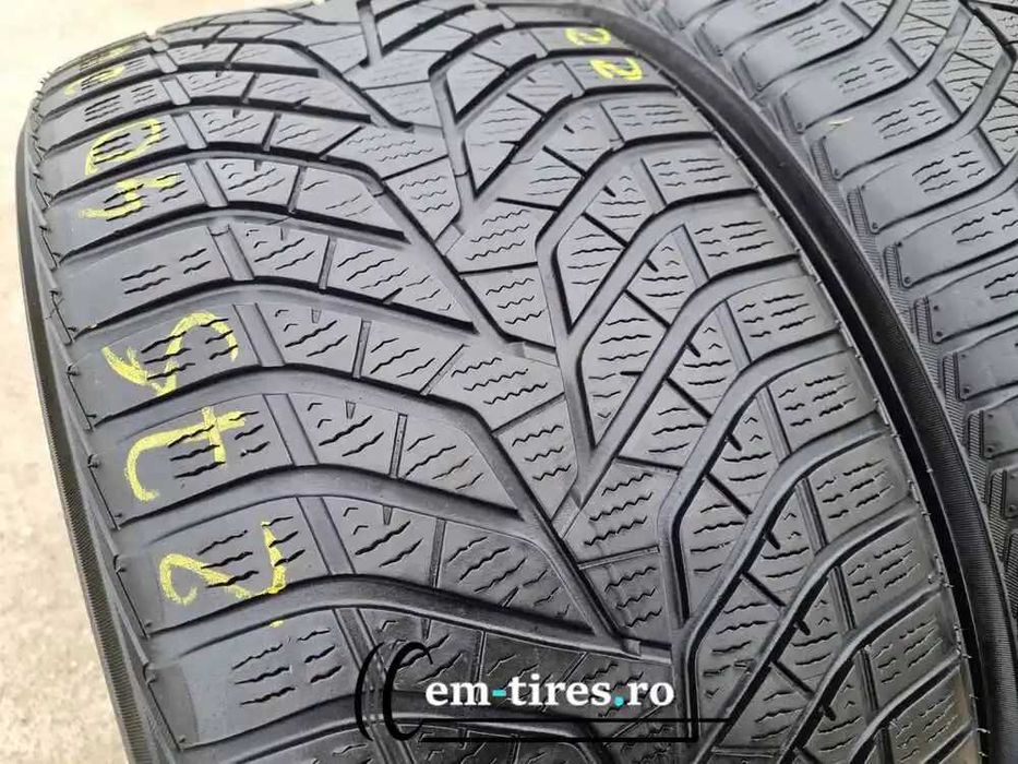 SET 2 Anvelope Iarna 275/40 R20 YOKOHAMA Blue Earth Winter V905 106V