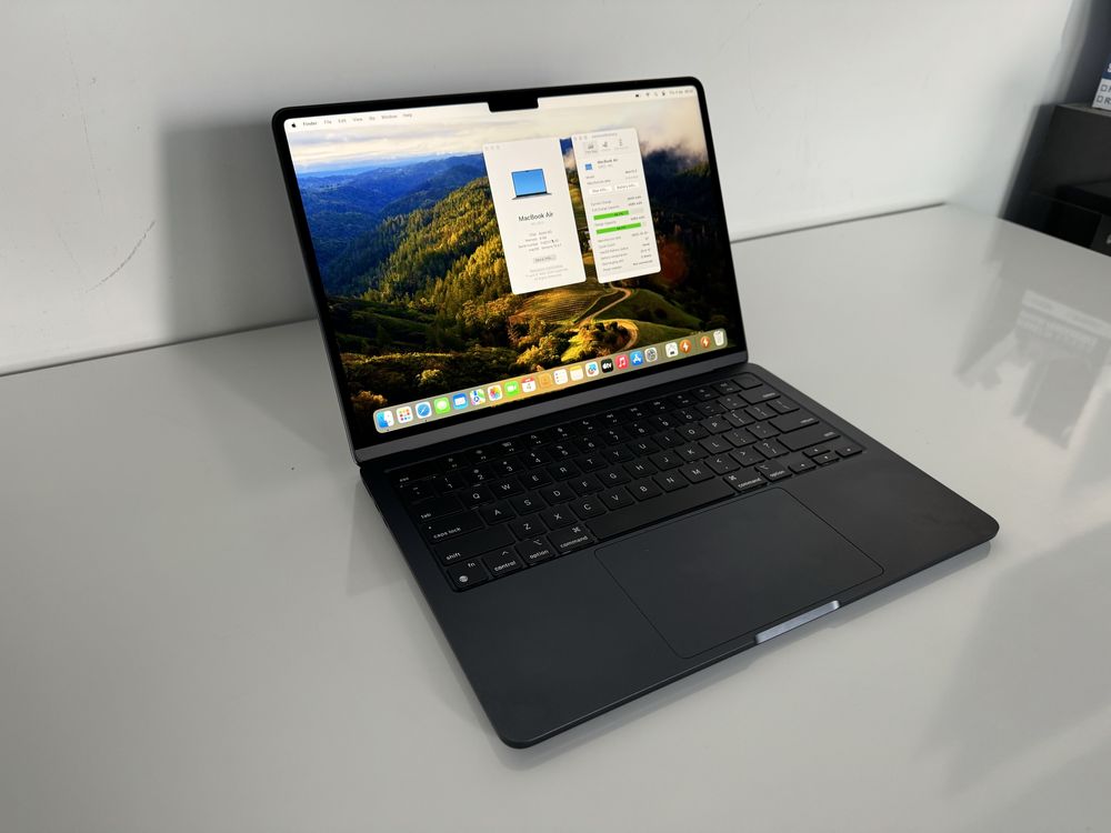 MacBook Air M2 2022 10 Core GPU 8GB RAM 512SSD