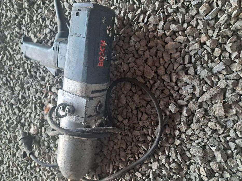 Masina cu impact pentru suruburi