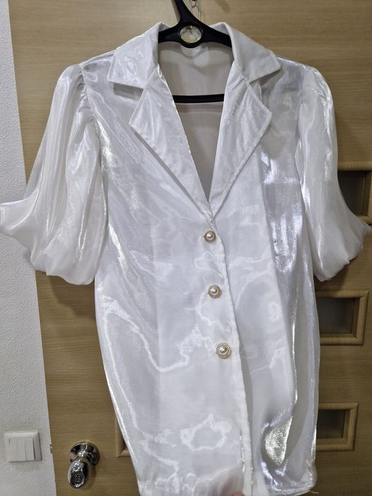 Продаю блузу, органза,  р 44-48, цена 3 тыс