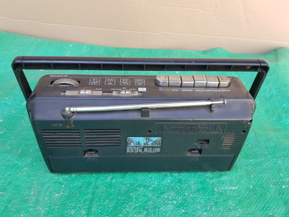 Radio Casetofon portabil marca : Thakral , model mono