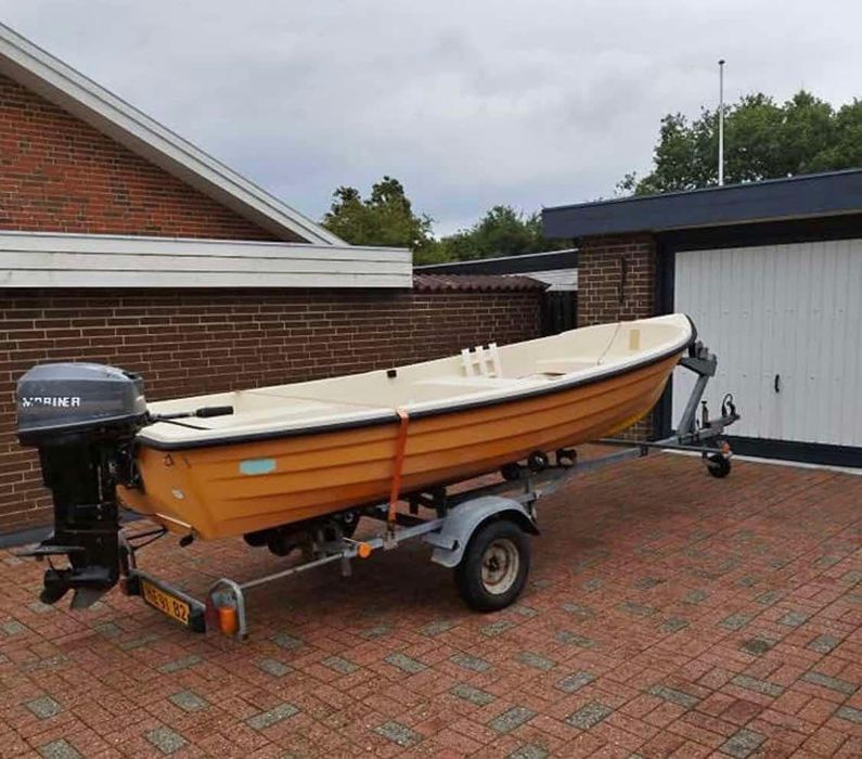 Barcă 4,5 metri + motor Mercury 25CP + accesorii